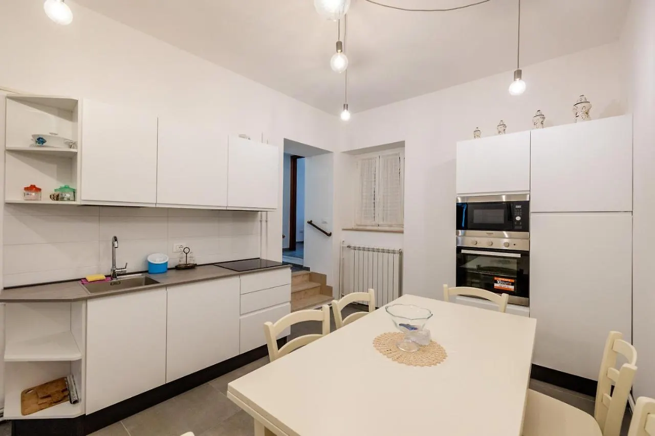 Appartamento In The Heart Of Finalmarina Finale Ligure 0*,  Italia